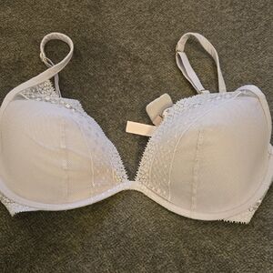 3/$15 Victoria's Secret Incredible Plunge 32DD Bra